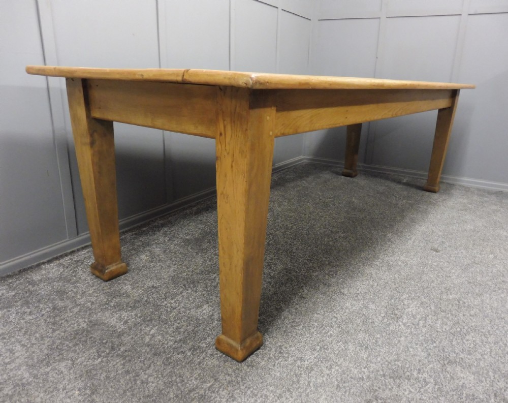 LARGE EDWARDIAN PINE FARMHOUSE TABLE View II
