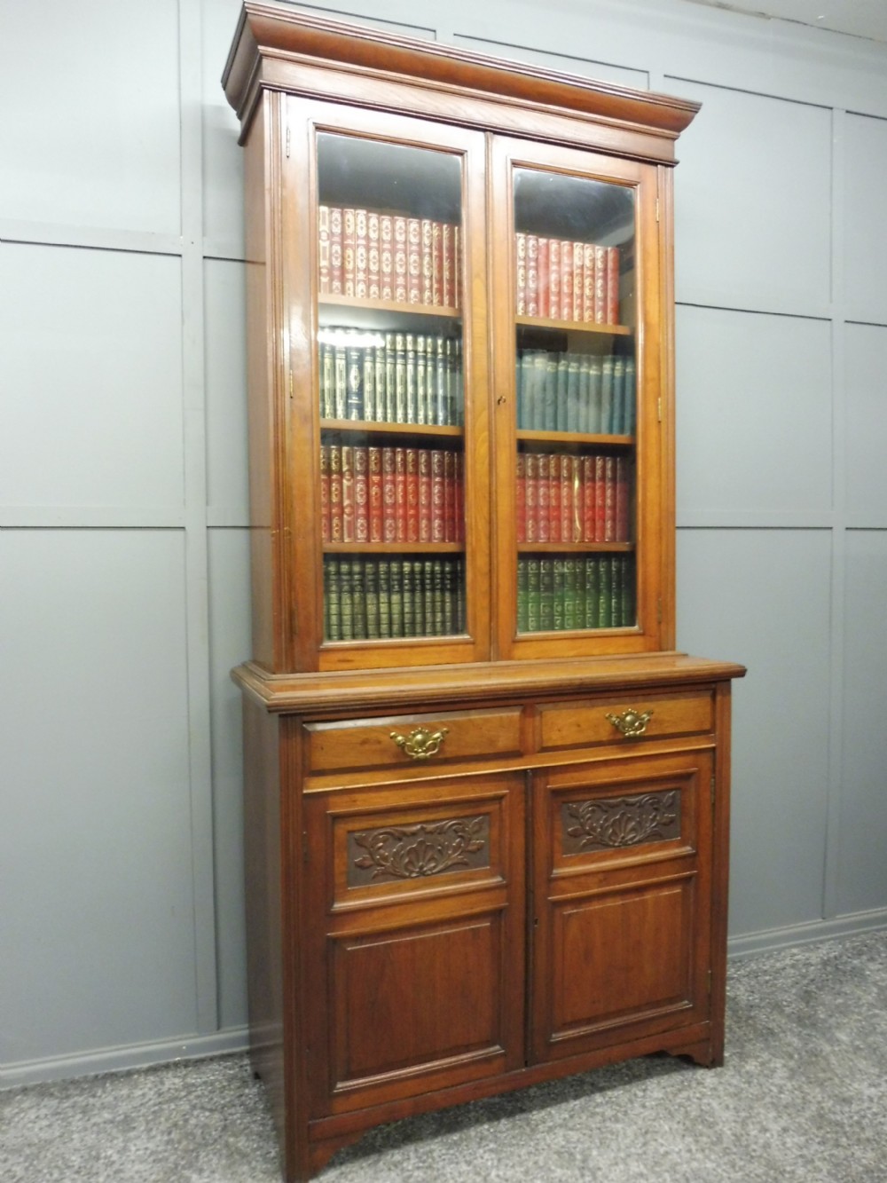 VICTORIAN WALNUT CABINET BOOKCASE