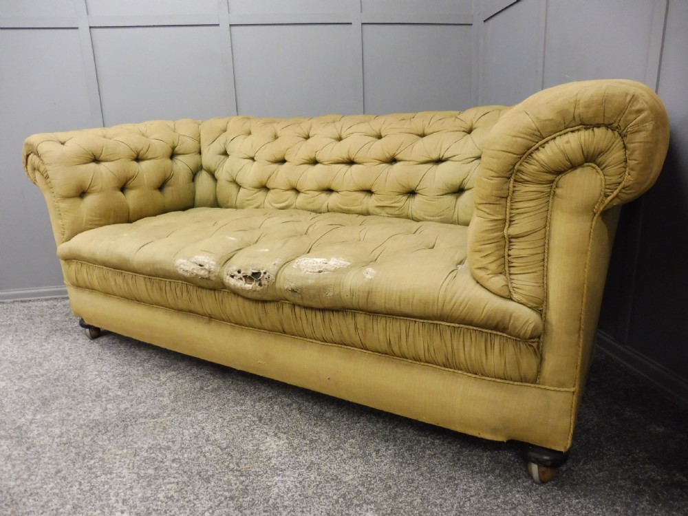 VERY COMFORTABLE LATE VICTORIAN CHESTERFIELD SOFA