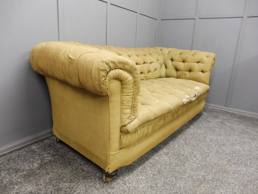VERY COMFORTABLE LATE VICTORIAN CHESTERFIELD SOFA View VII