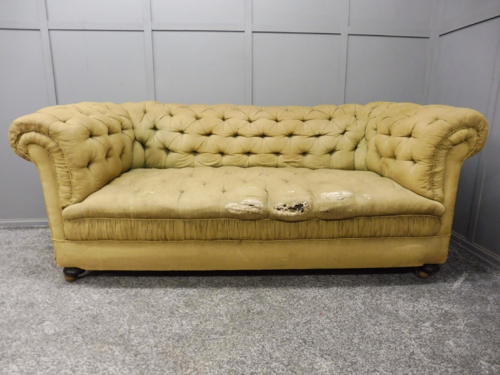 VERY COMFORTABLE LATE VICTORIAN CHESTERFIELD SOFA View VIII