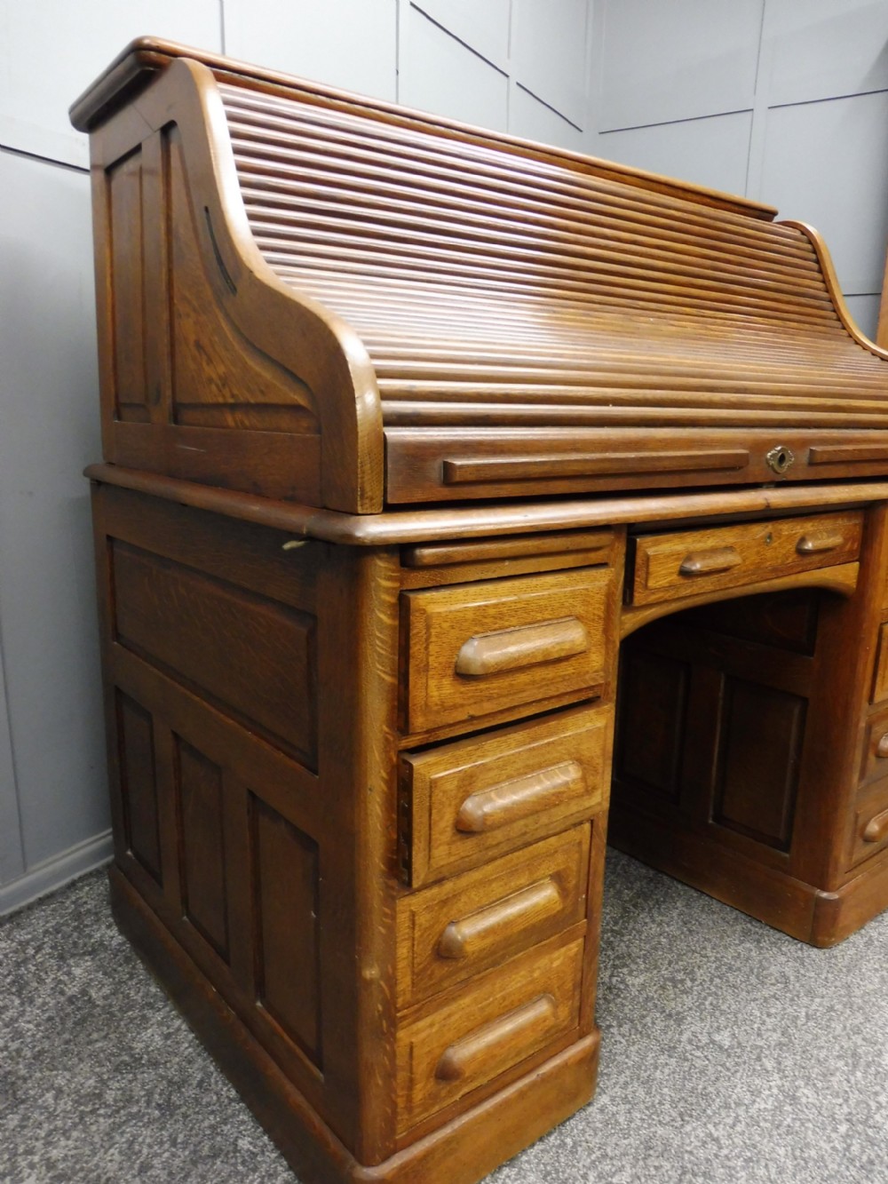 EDWARDIAN OAK ROLL TOP DESK View XV