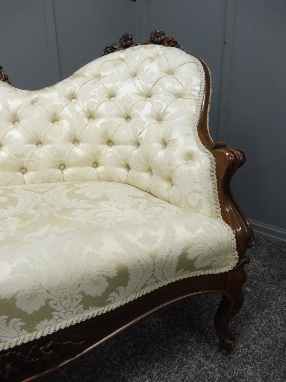 SMALL VICTORIAN ROSEWOOD SHOWFRAME SOFA   View VII