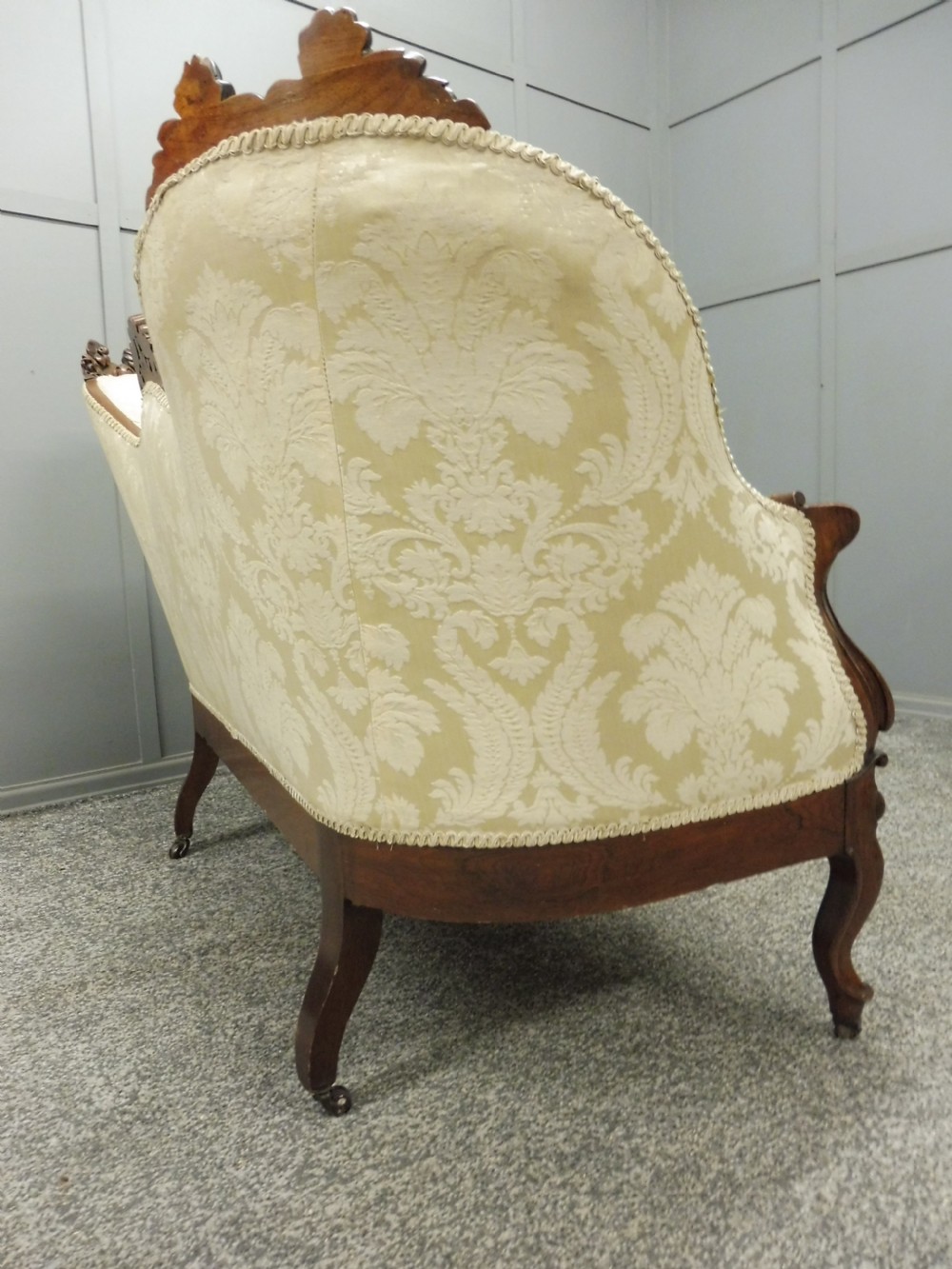SMALL VICTORIAN ROSEWOOD SHOWFRAME SOFA   View XI