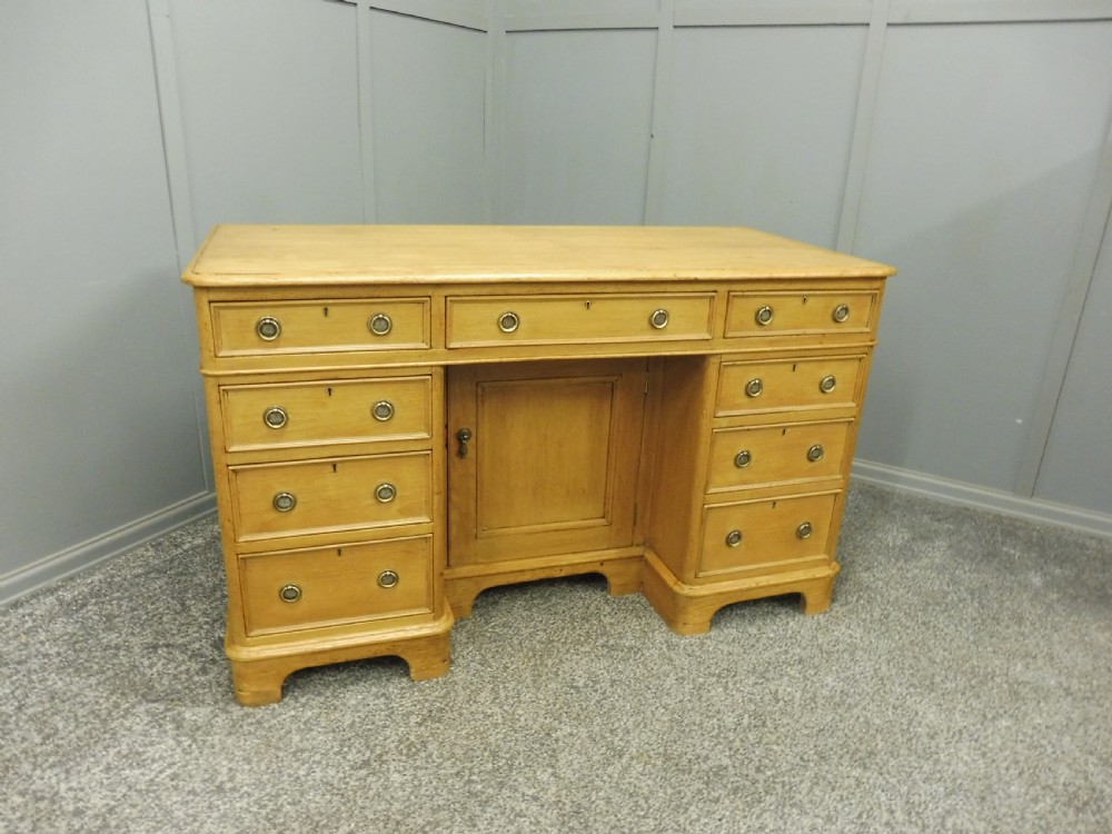VICTORIAN PINE DESK