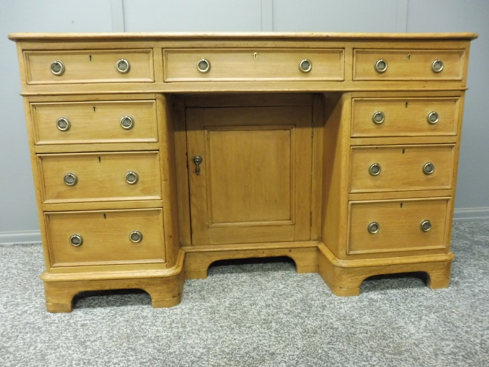 VICTORIAN PINE DESK View II