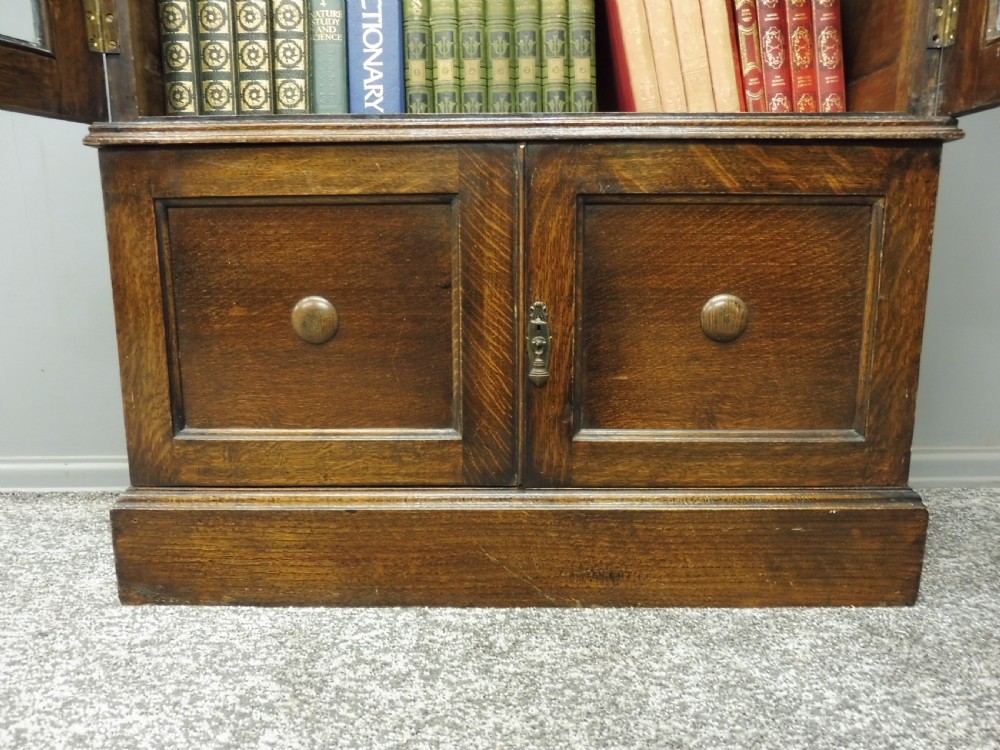 TALL OAK BOOKCASE CIRCA 1920 View IV