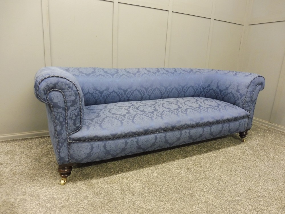 VICTORIAN CHESTERFIELD SOFA CIRCA 1880 View II