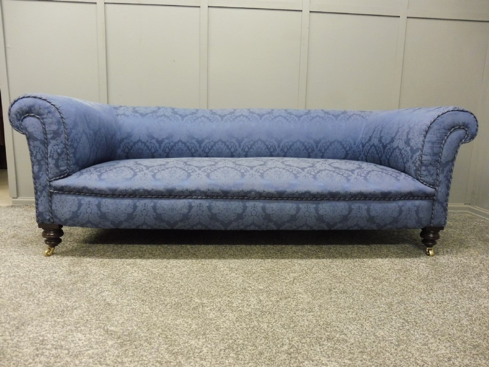 VICTORIAN CHESTERFIELD SOFA CIRCA 1880 View III