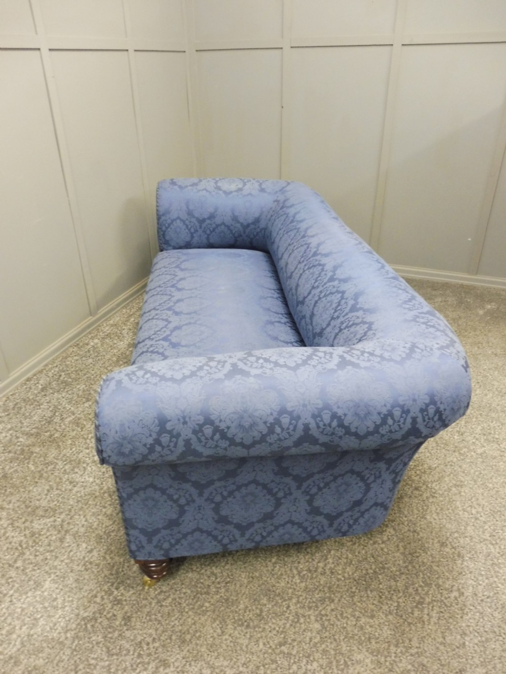 VICTORIAN CHESTERFIELD SOFA CIRCA 1880 View VII