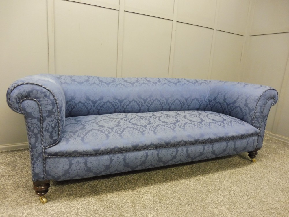 VICTORIAN CHESTERFIELD SOFA CIRCA 1880 View VIII