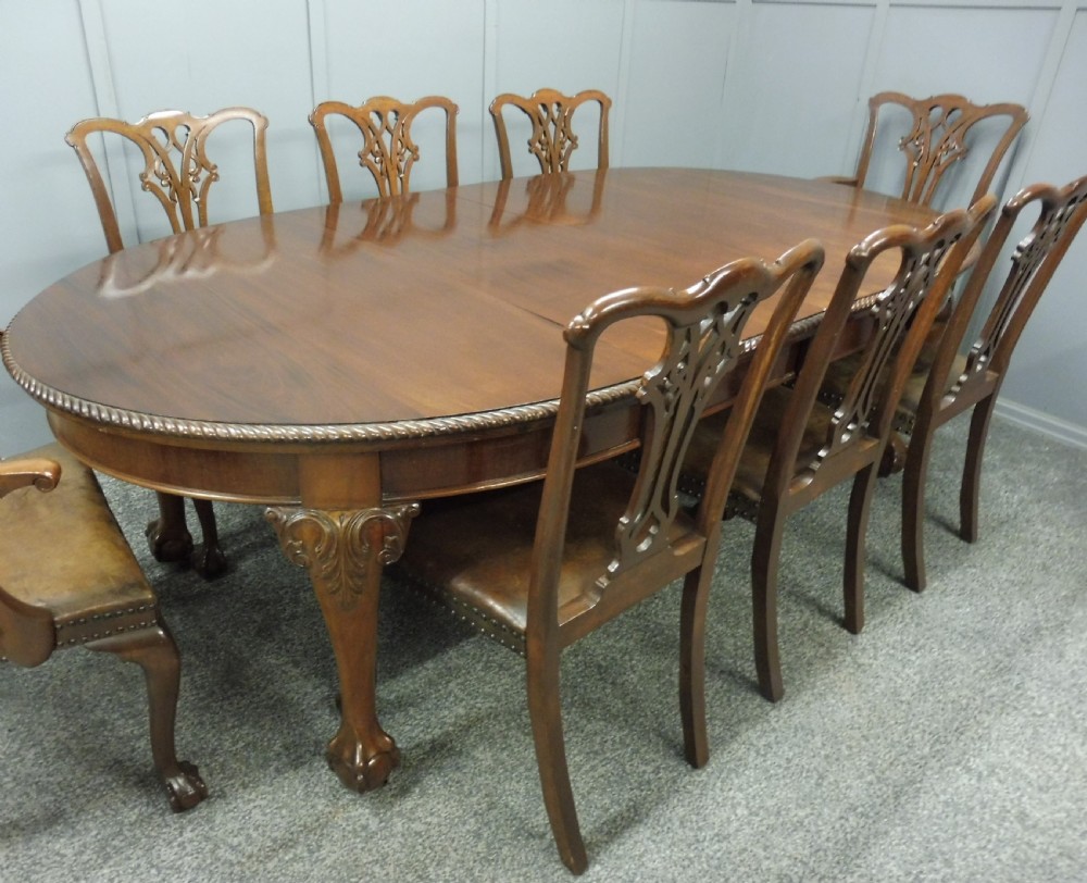 EDWARDIAN DINING TABLE AND 8 CHAIRS WITH BALL AND CLAW FEET CIRCA 1900 View V