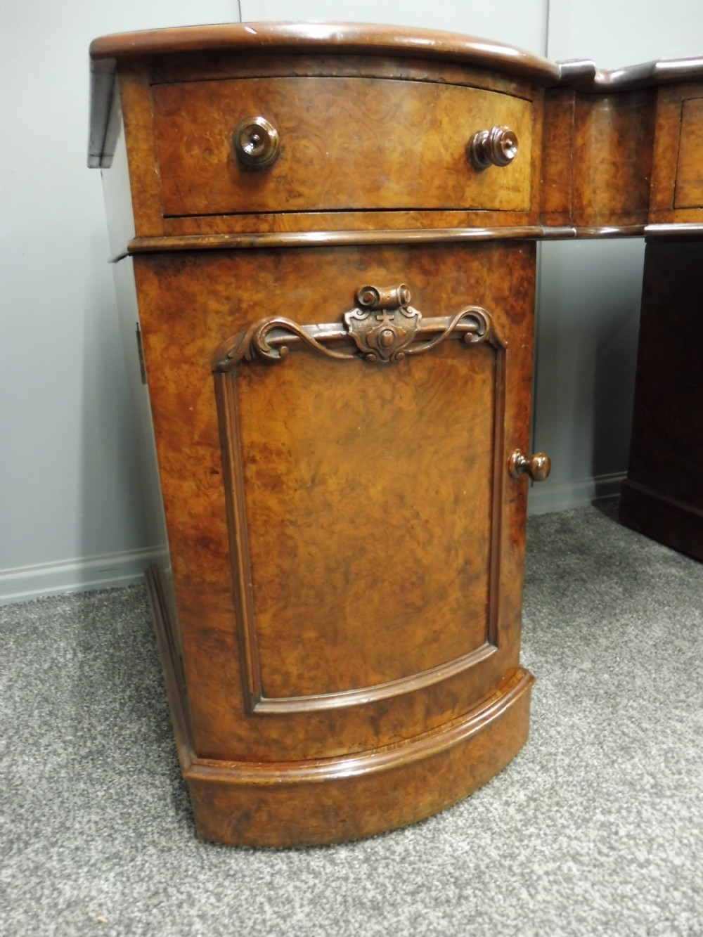 VICTORIAN BURR WALNUT SERPENTINE FRONTED PEDESTAL DESK View VIII
