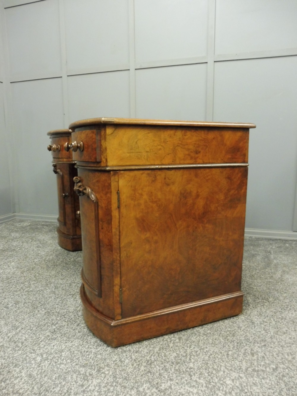 VICTORIAN BURR WALNUT SERPENTINE FRONTED PEDESTAL DESK View XIII
