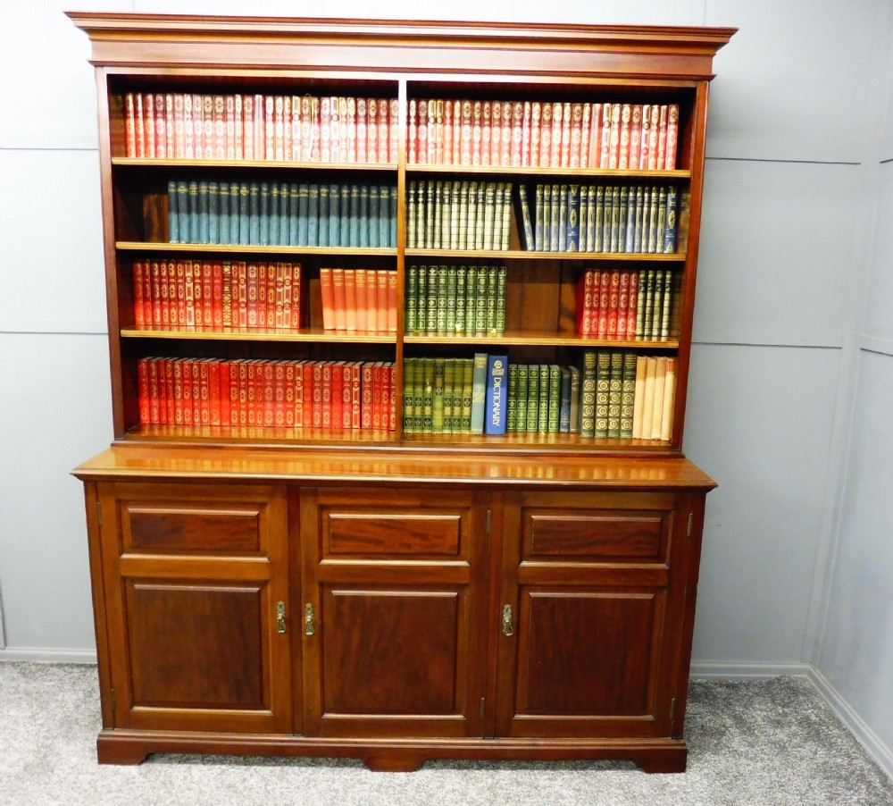 MAHOGANY BOOKCASE ON CUPBOARD 