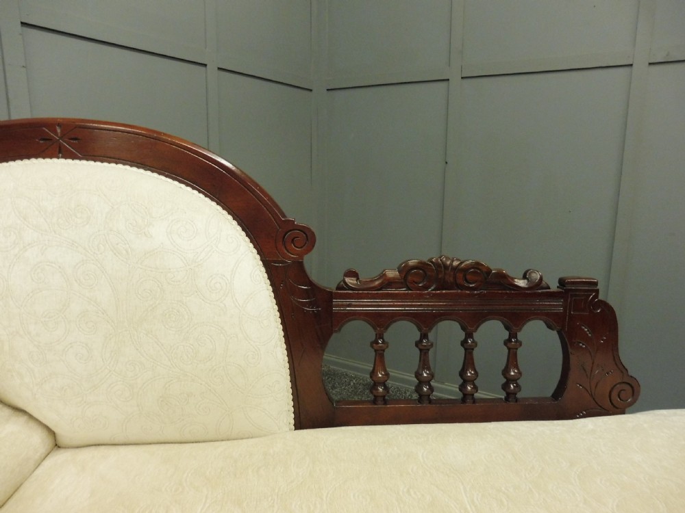VICTORIAN MAHOGANY CHAISE LONGUE View IV
