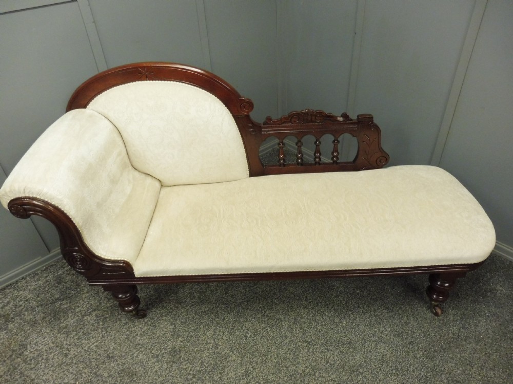 VICTORIAN MAHOGANY CHAISE LONGUE View VIII