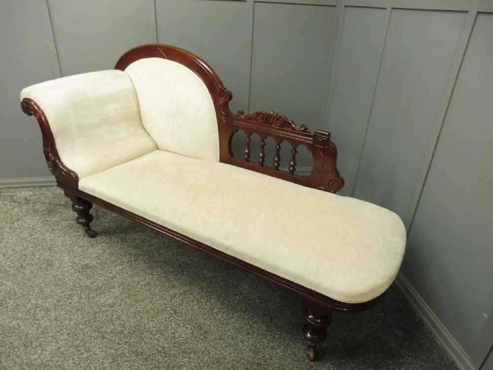 VICTORIAN MAHOGANY CHAISE LONGUE View IX