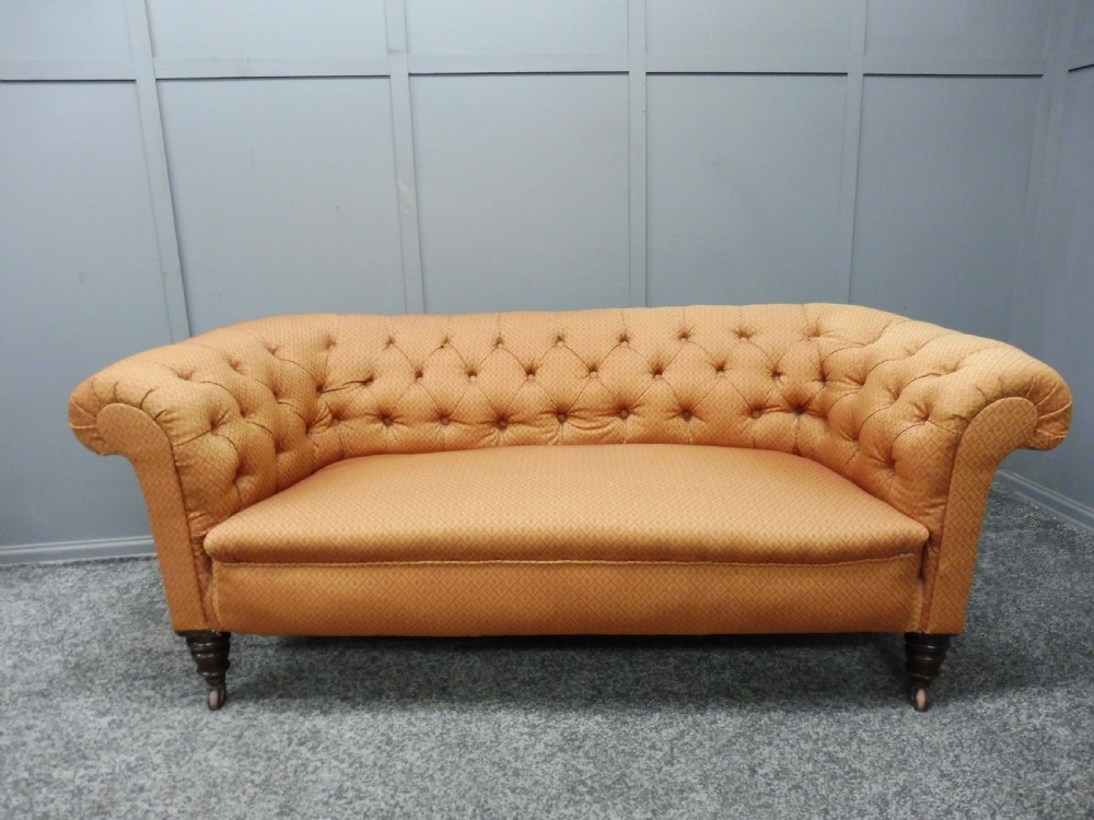 SMALL VICTORIAN CHESTERFIELD SOFA View III