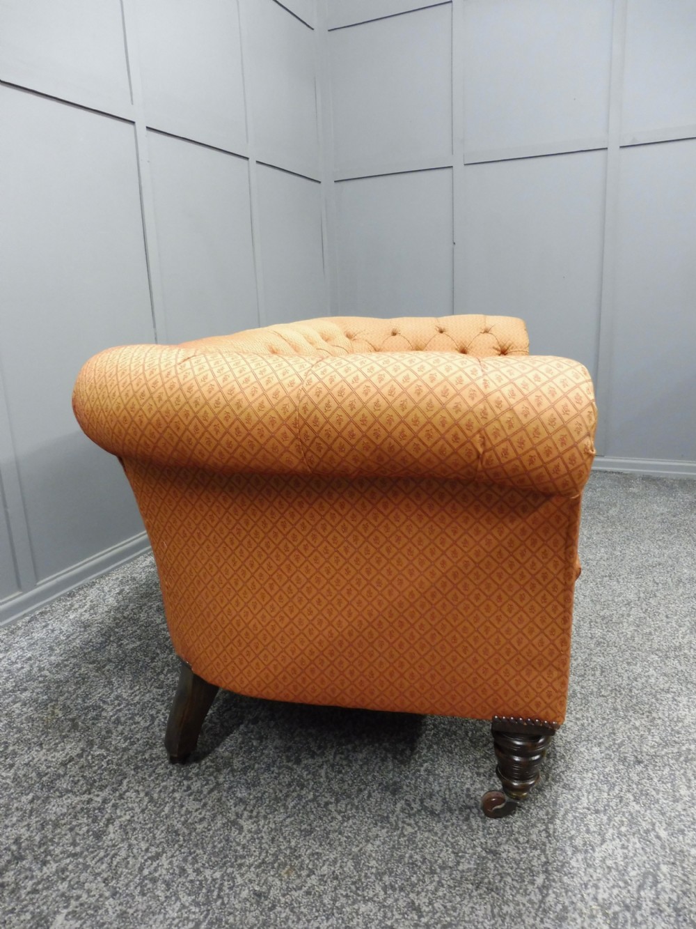 SMALL VICTORIAN CHESTERFIELD SOFA View VI