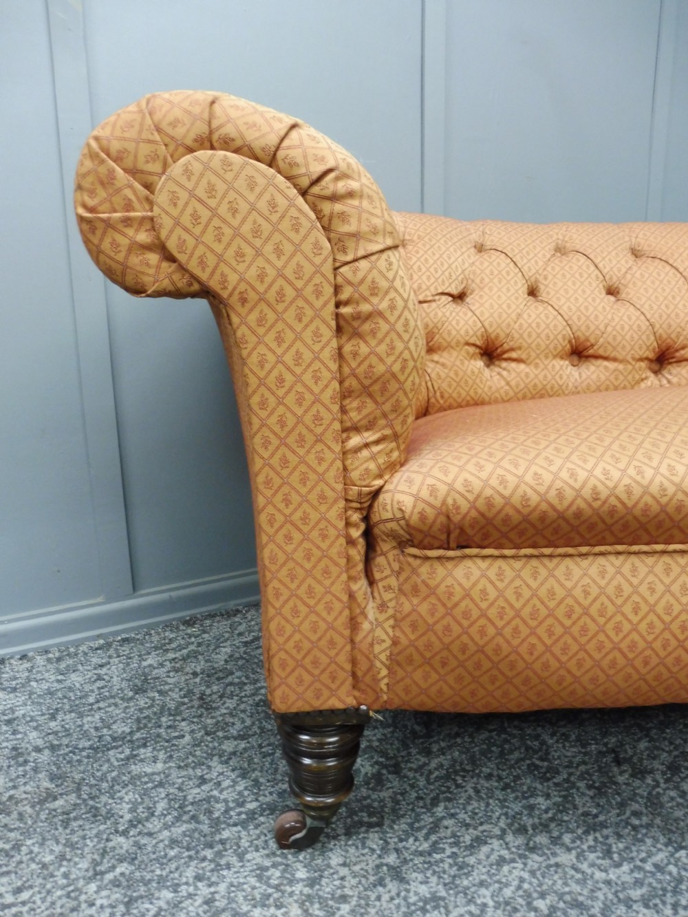 SMALL VICTORIAN CHESTERFIELD SOFA View IX