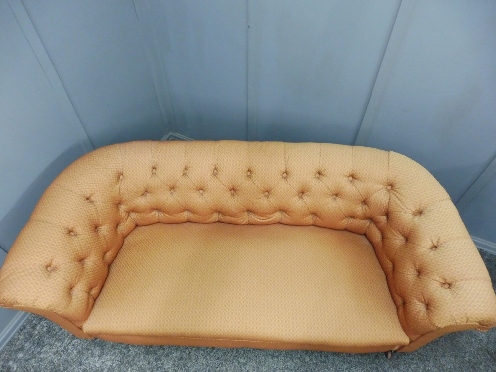 SMALL VICTORIAN CHESTERFIELD SOFA View XIII