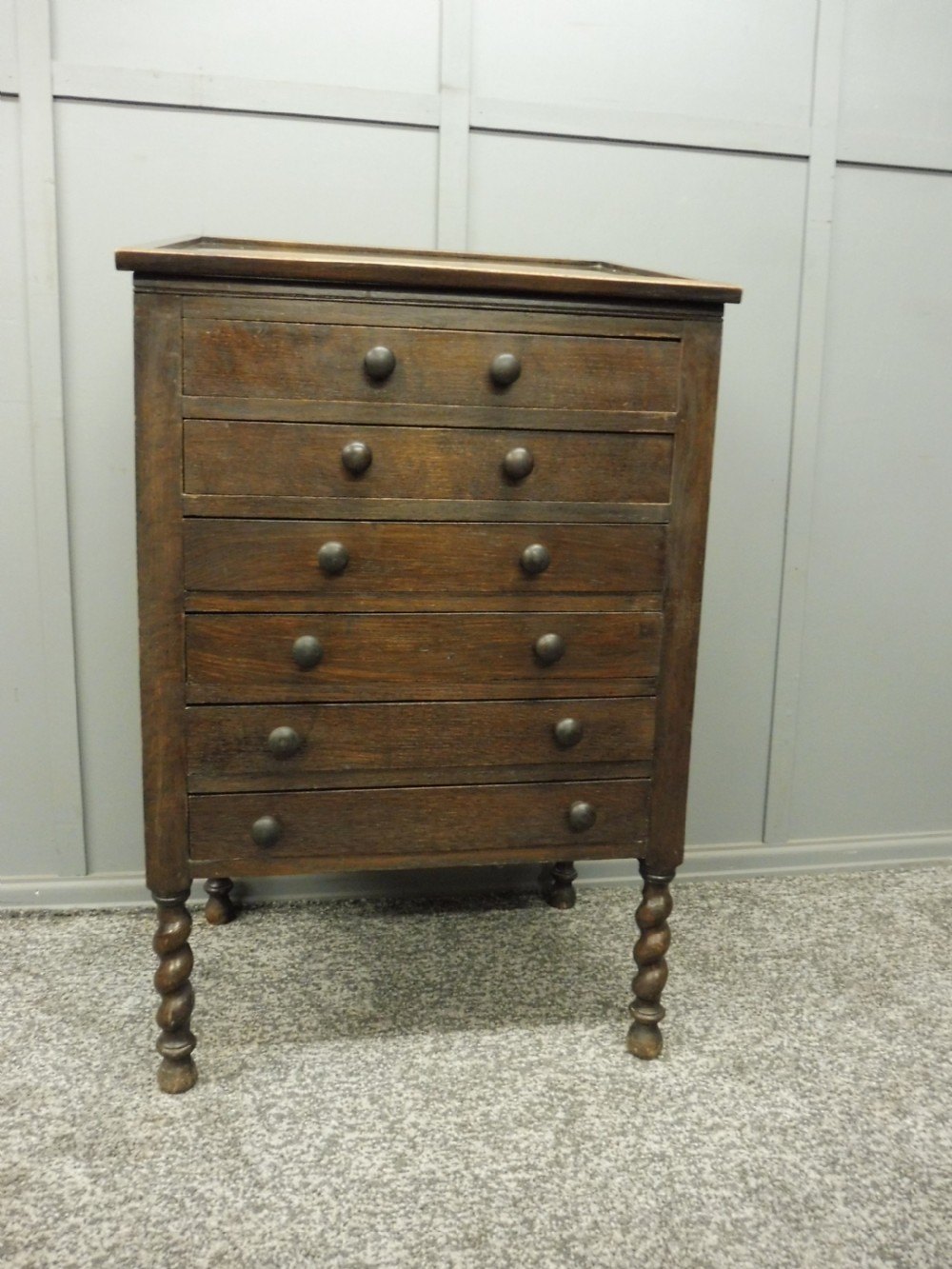 GLASS TOPPED OAK COLLECTORS CABINET