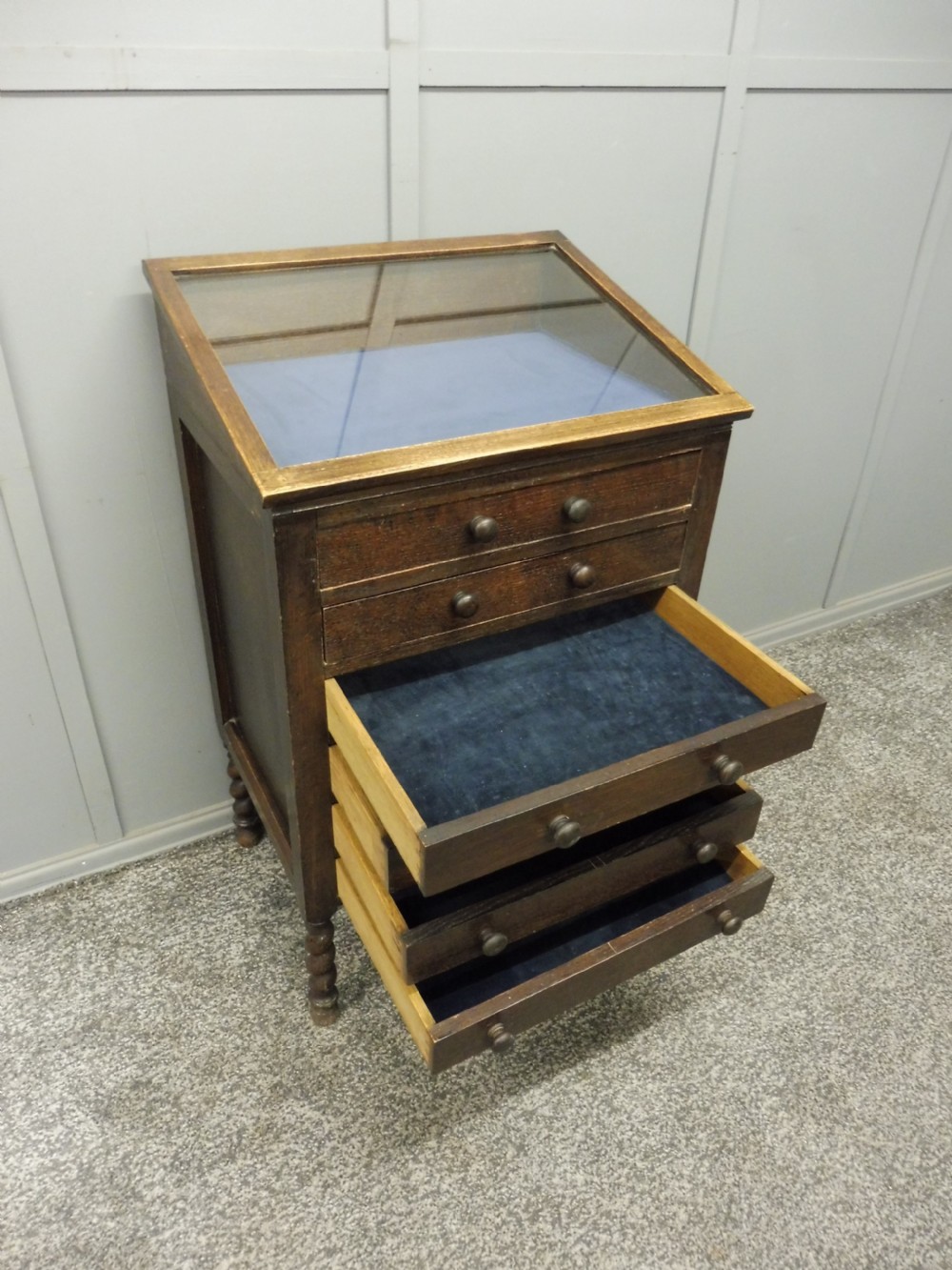 GLASS TOPPED OAK COLLECTORS CABINET View V
