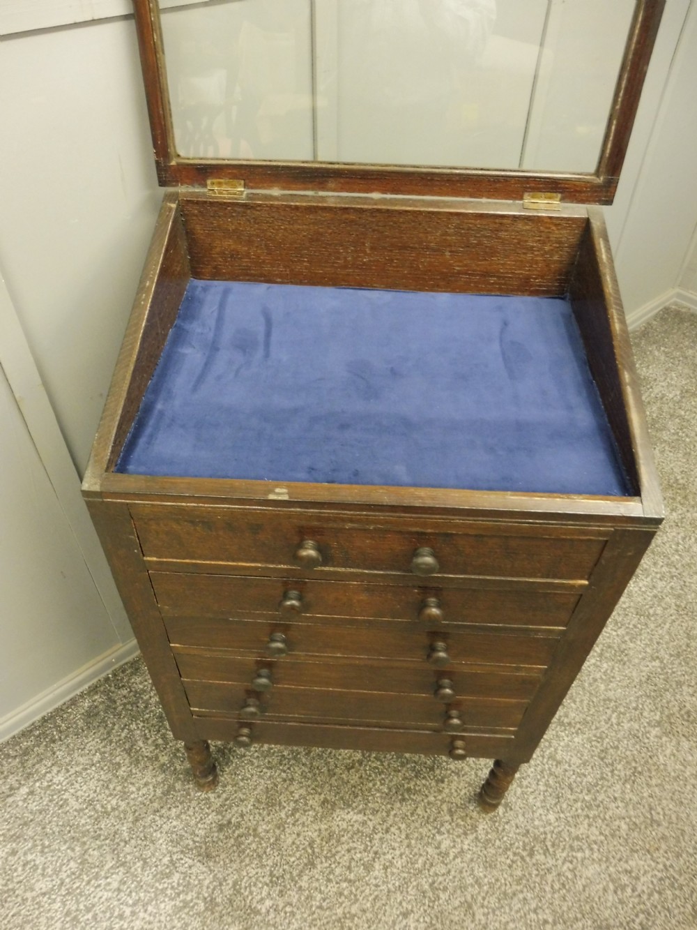 GLASS TOPPED OAK COLLECTORS CABINET View VIII