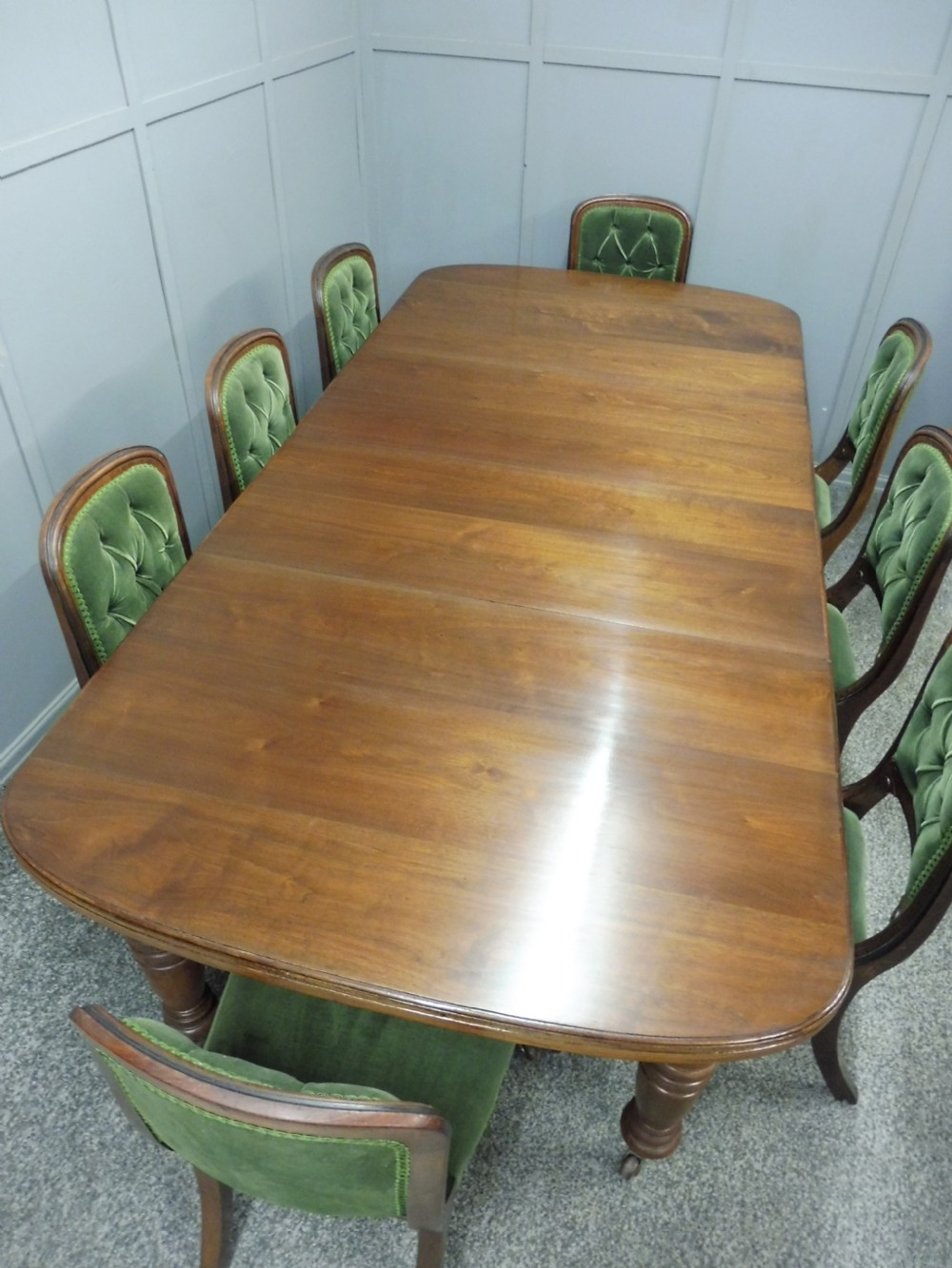VICTORIAN WALNUT EXTENDING DINING TABLE AND 8 CHAIRS View III