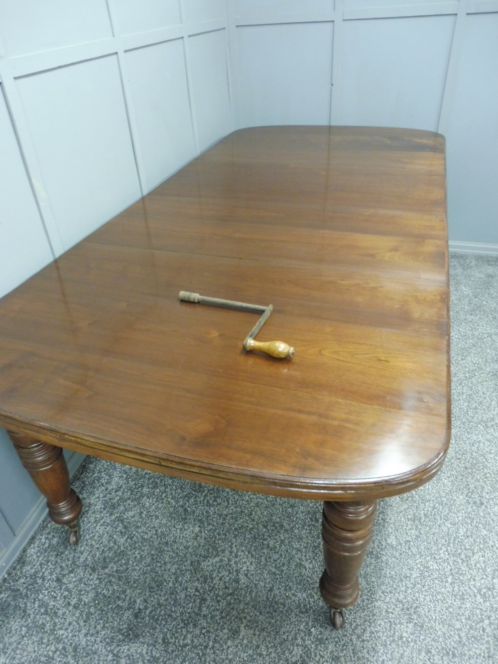 VICTORIAN WALNUT EXTENDING DINING TABLE AND 8 CHAIRS View VI