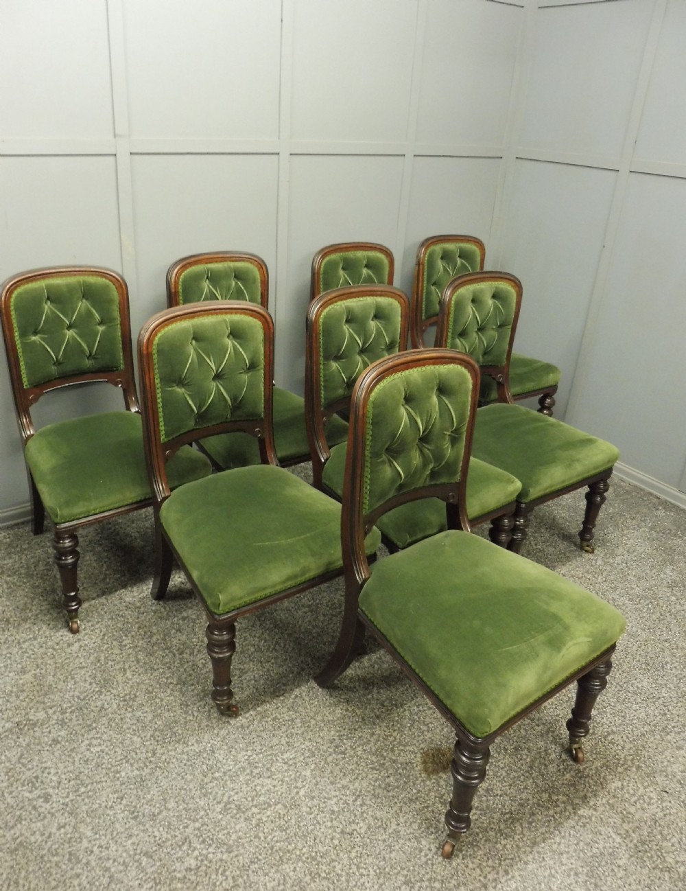 VICTORIAN WALNUT EXTENDING DINING TABLE AND 8 CHAIRS View IX