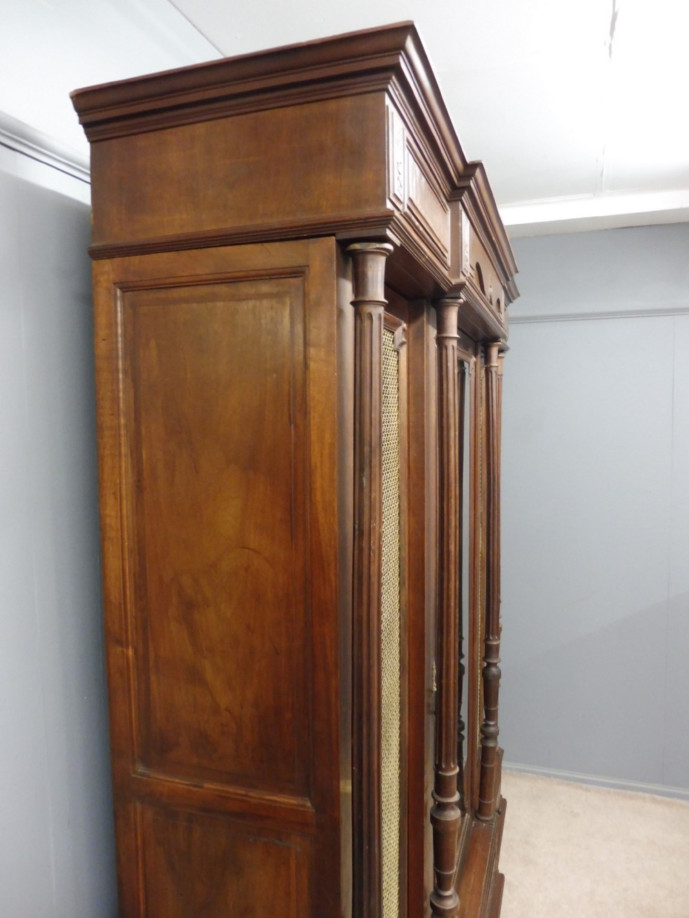 19TH CENTURY FRENCH BOOKCASE View III