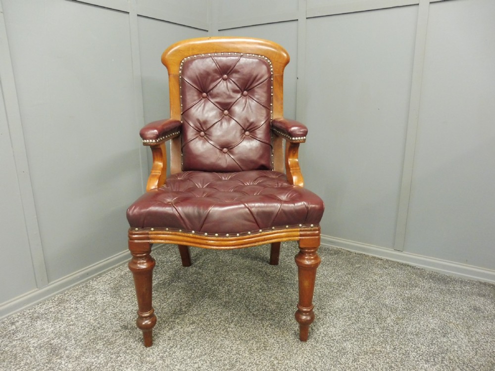 VICTORIAN DESK OR LIBRARY CHAIR  View II