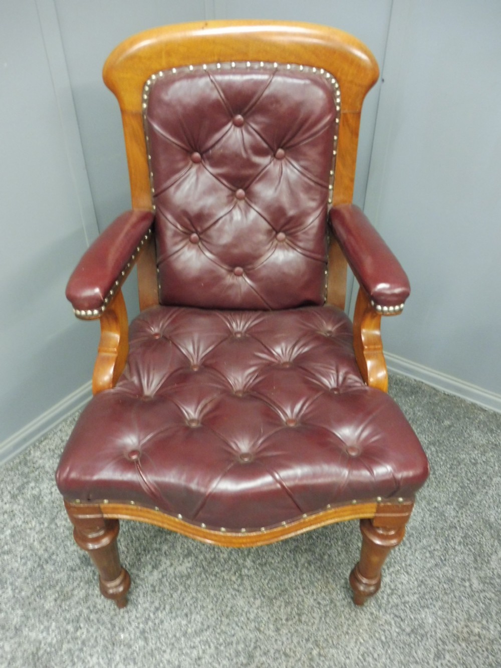 VICTORIAN DESK OR LIBRARY CHAIR  View III