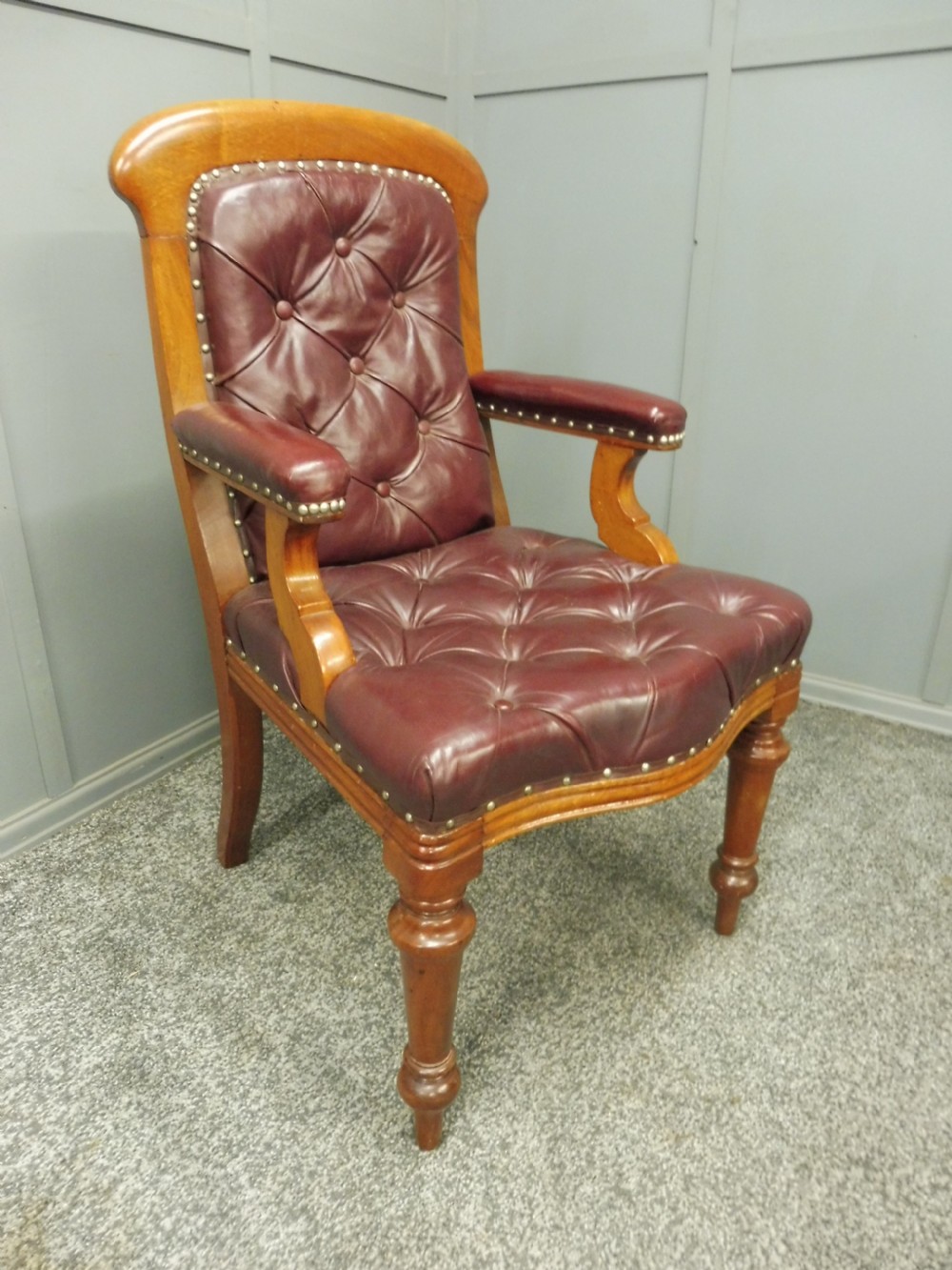 VICTORIAN DESK OR LIBRARY CHAIR  View IV