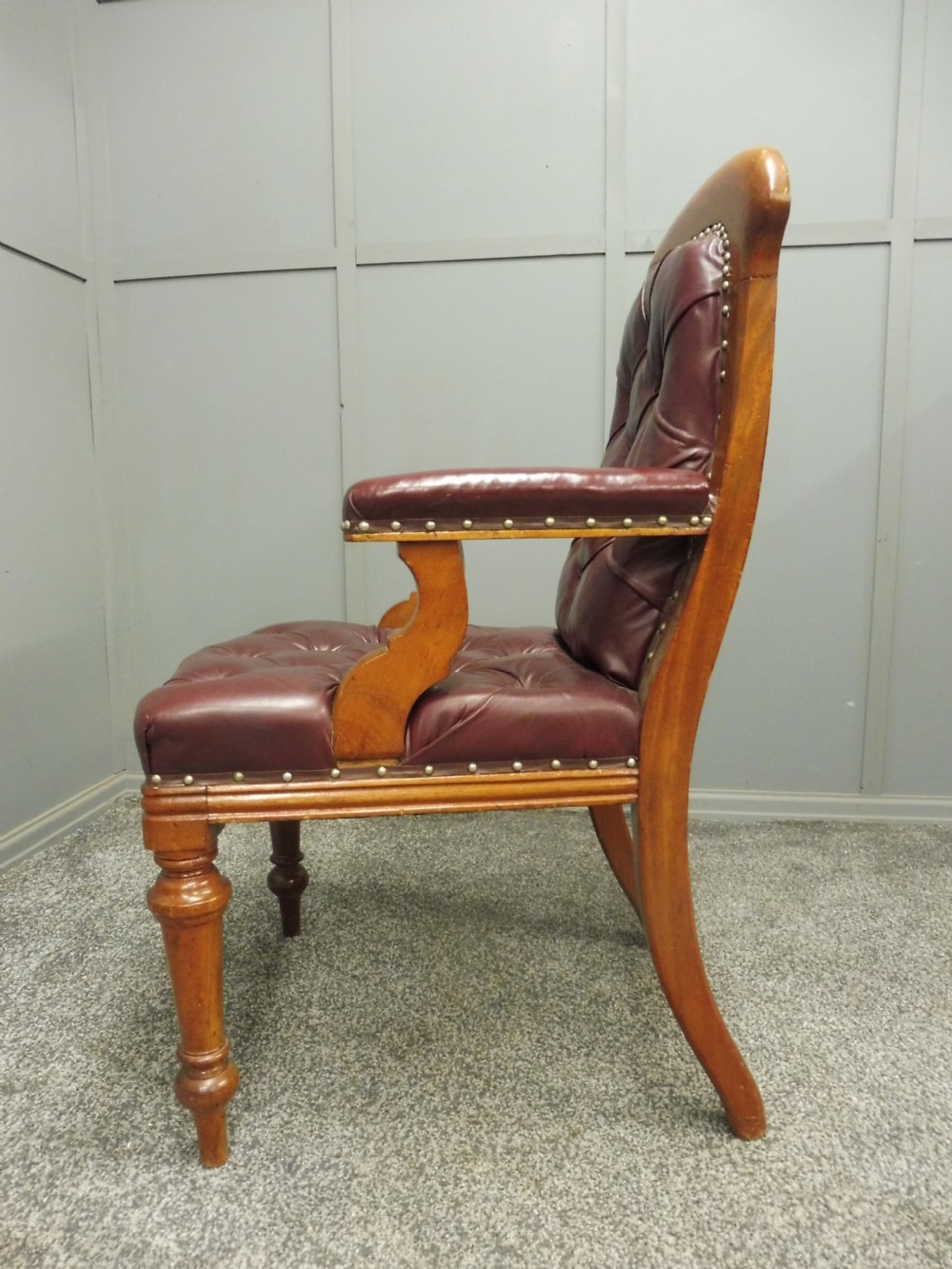 VICTORIAN DESK OR LIBRARY CHAIR  View VII