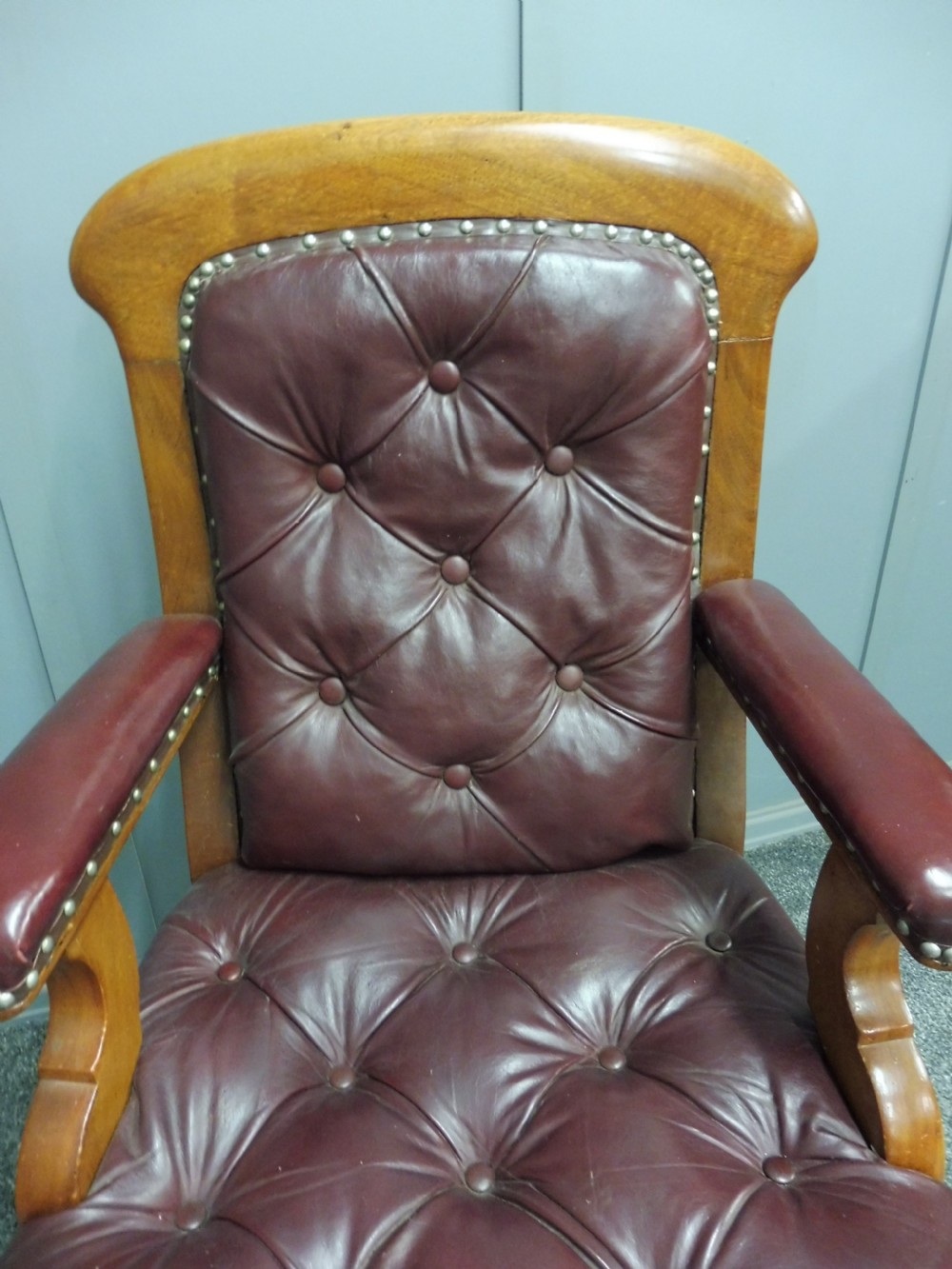 VICTORIAN DESK OR LIBRARY CHAIR  View VIII