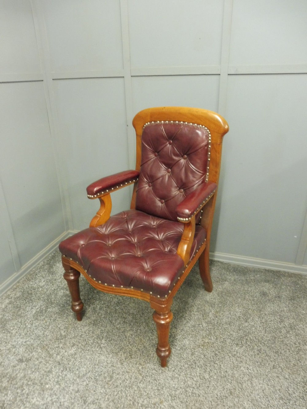 VICTORIAN DESK OR LIBRARY CHAIR  View IX