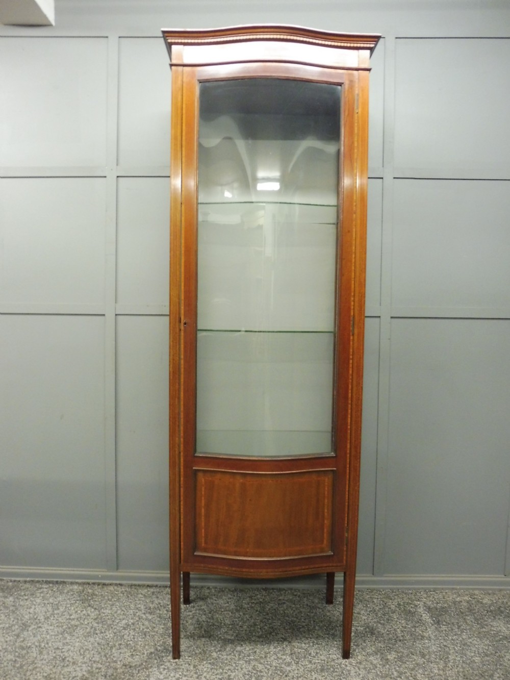TALL SLIM SERPENTINE FRONTED EDWARDIAN INLAID DISPLAY CABINET CIRCA 1900-1910 View II