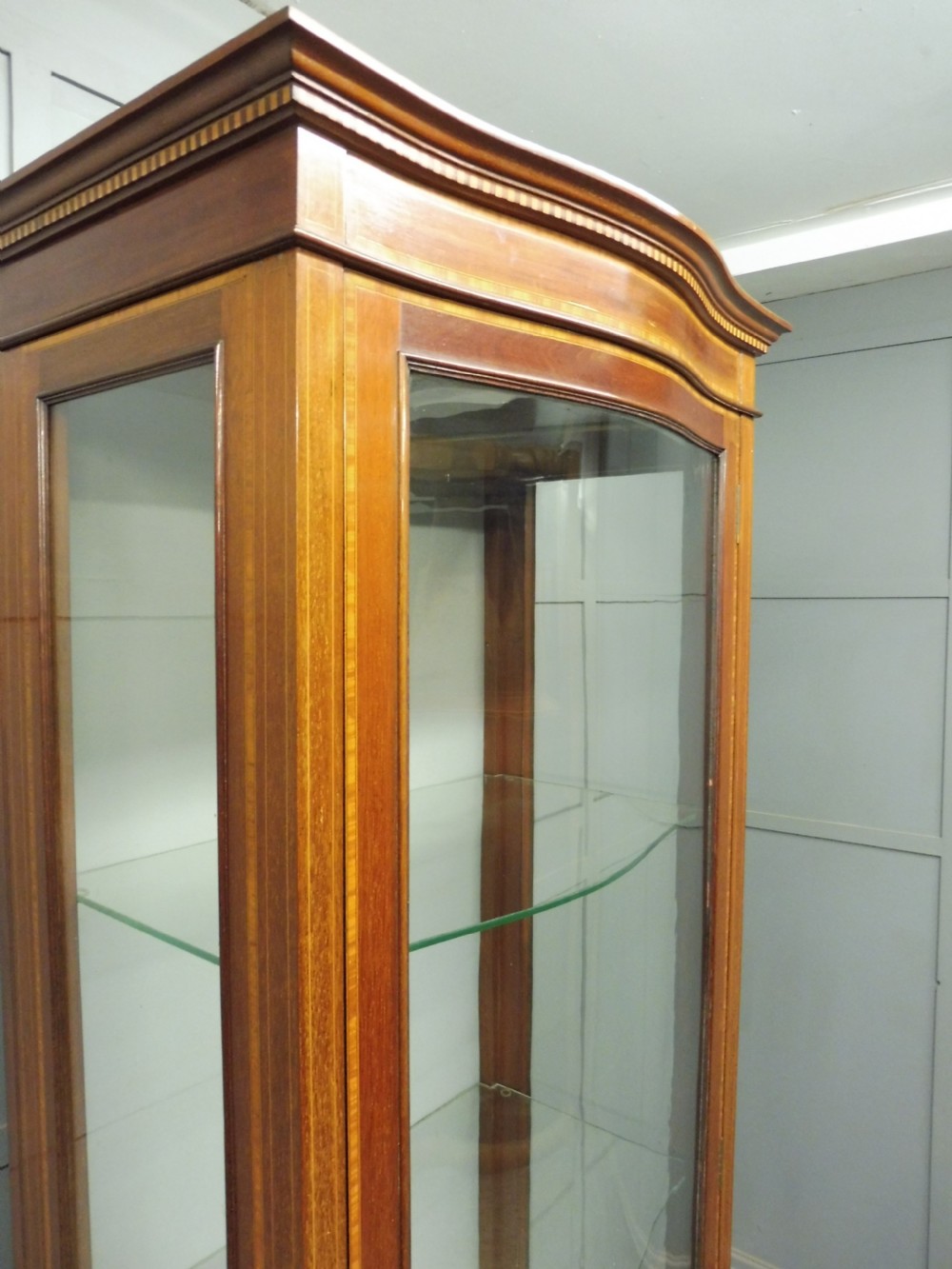 TALL SLIM SERPENTINE FRONTED EDWARDIAN INLAID DISPLAY CABINET CIRCA 1900-1910 View XII