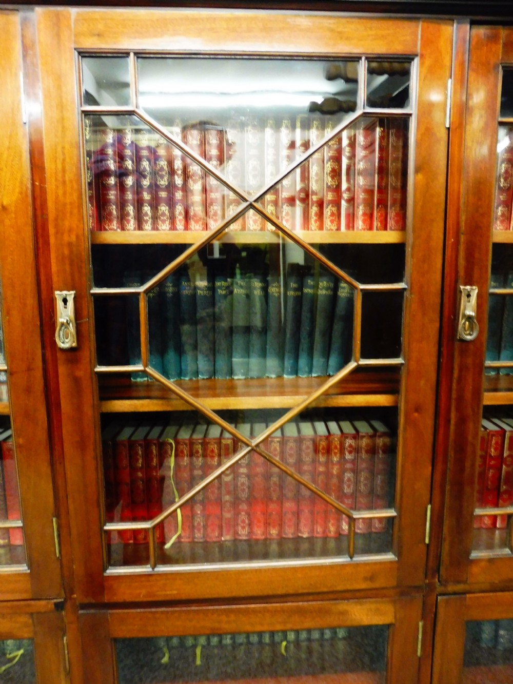 6 DOOR MAHOGANY BOOKCASE CIRCA 1920 View IV