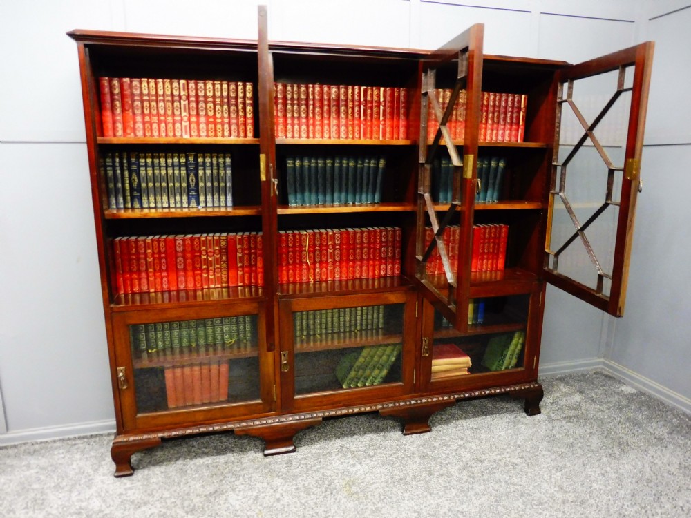 6 DOOR MAHOGANY BOOKCASE CIRCA 1920 View V