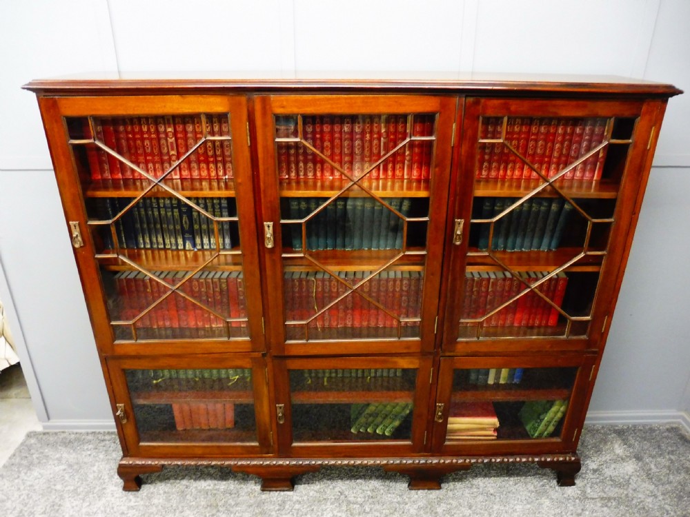 6 DOOR MAHOGANY BOOKCASE CIRCA 1920 View VIII