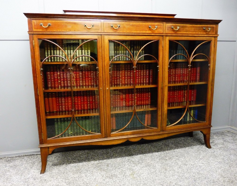 EDWARDIAN MAHOGANY INLAID BOOKCASE