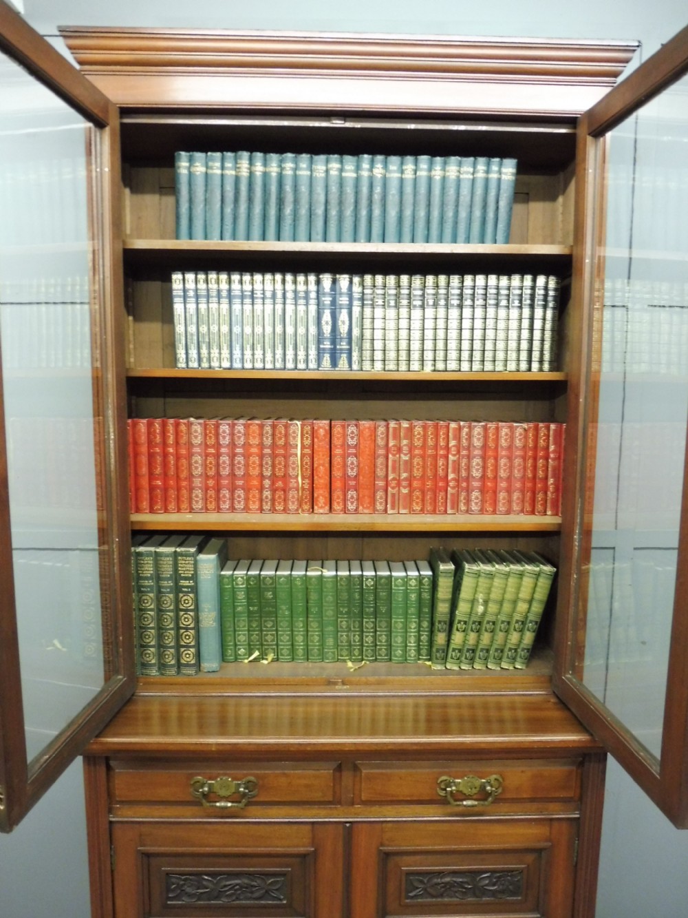 VICTORIAN WALNUT LIBRARY BOOKCASE  View VII
