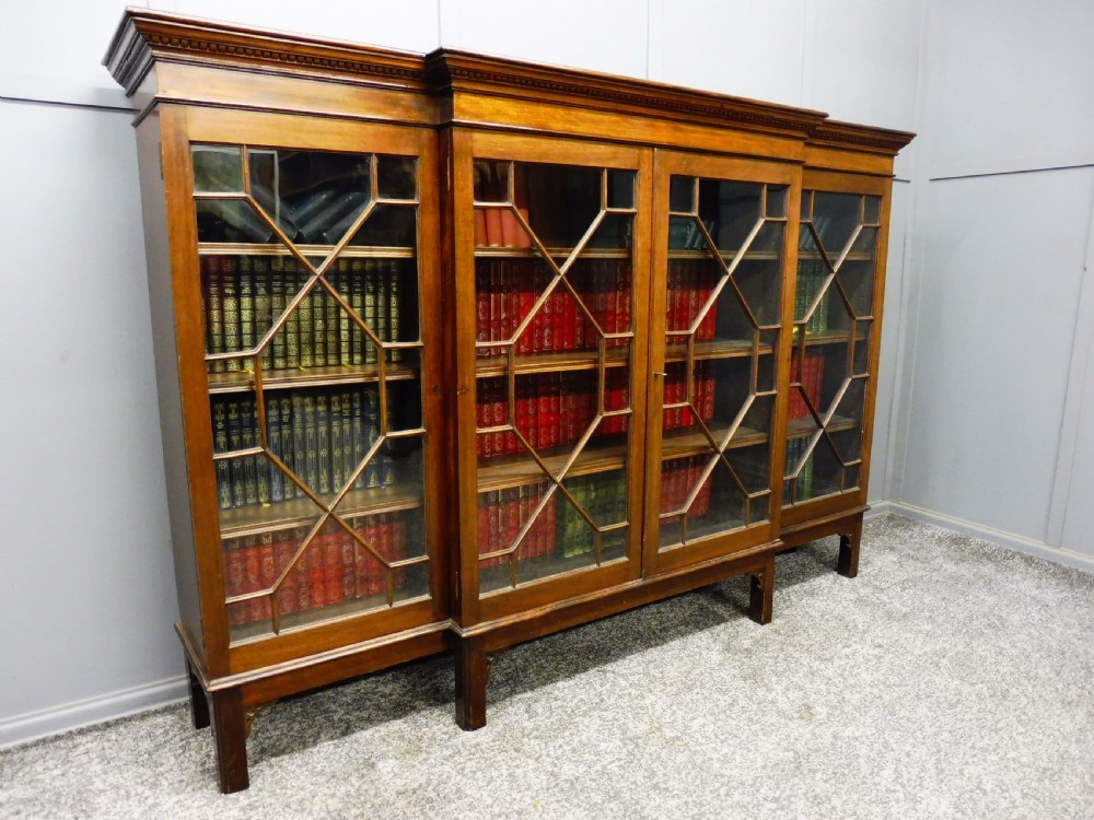EDWARDIAN MAHOGANY BREAKFRONT BOOKCASE