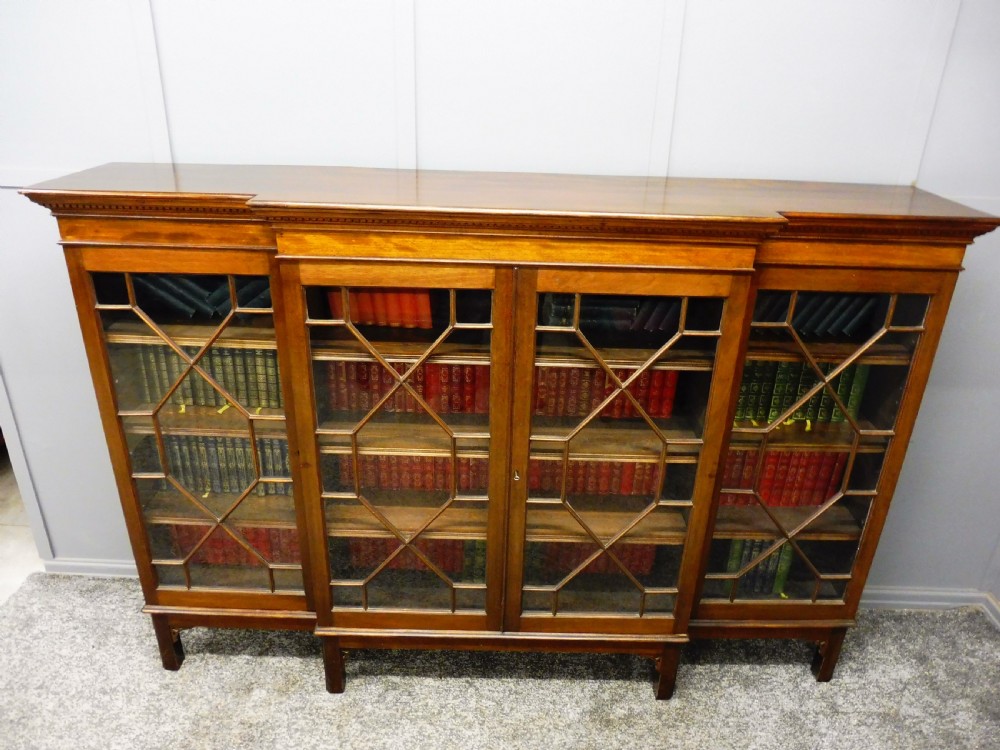 EDWARDIAN MAHOGANY BREAKFRONT BOOKCASE View III