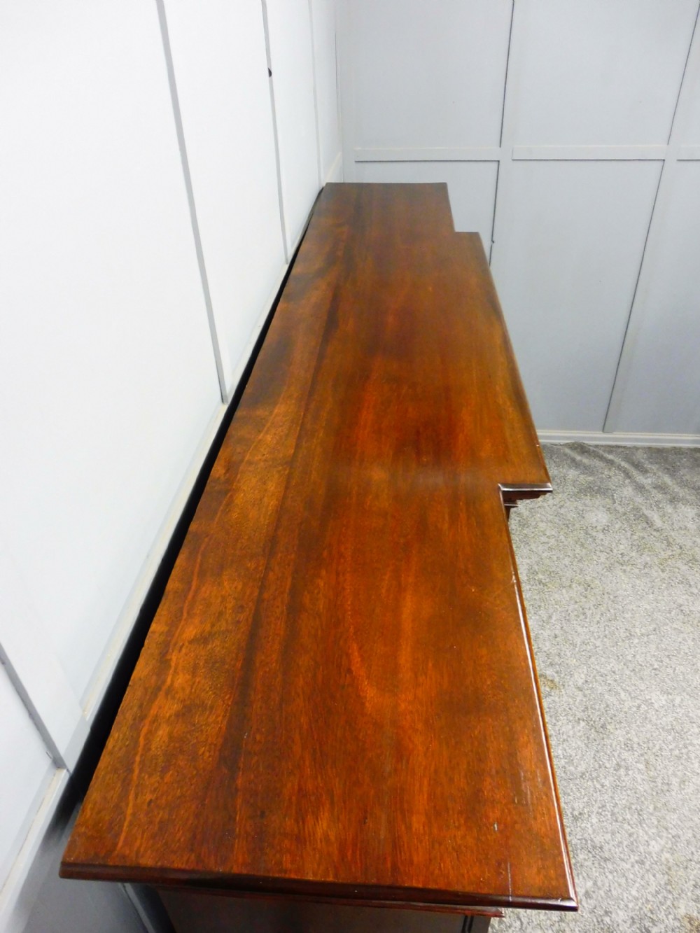 EDWARDIAN MAHOGANY BREAKFRONT BOOKCASE View V