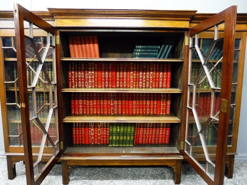 EDWARDIAN MAHOGANY BREAKFRONT BOOKCASE View X